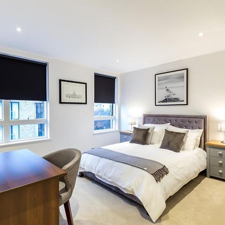 2 Bed Property Close To Heathrow Airport Хаунслоу Екстериор снимка