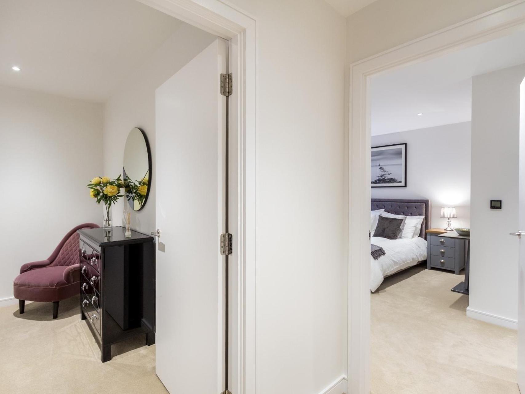 2 Bed Property Close To Heathrow Airport Хаунслоу Екстериор снимка