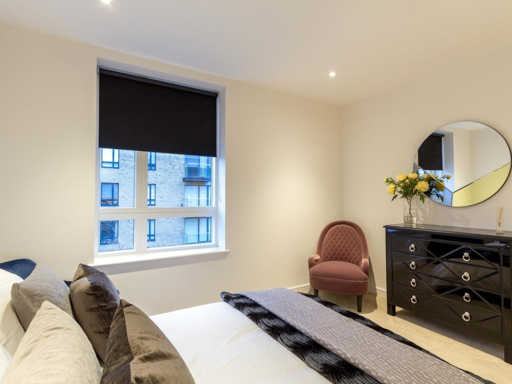 2 Bed Property Close To Heathrow Airport Хаунслоу Екстериор снимка