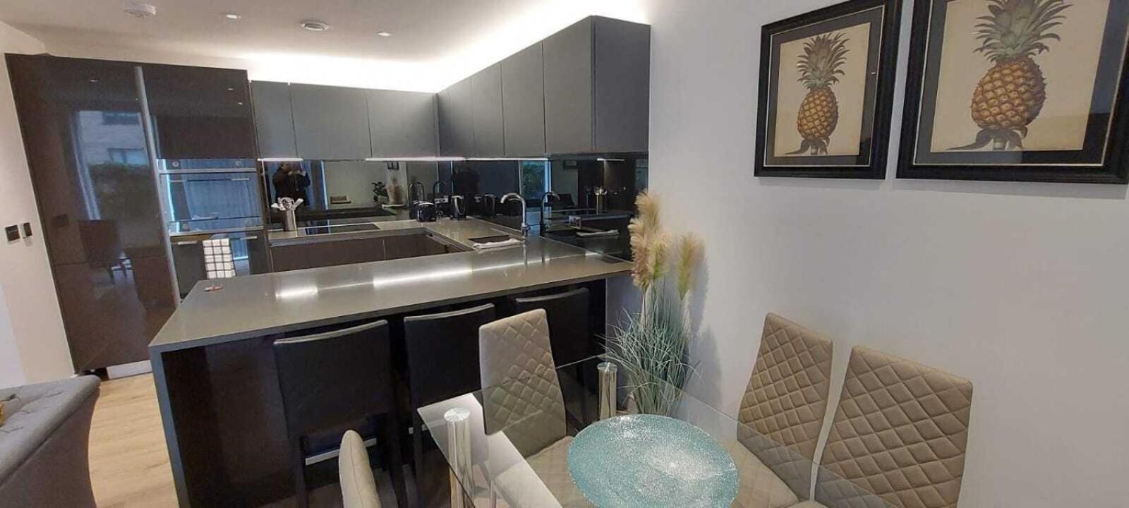 2 Bed Property Close To Heathrow Airport Хаунслоу Екстериор снимка
