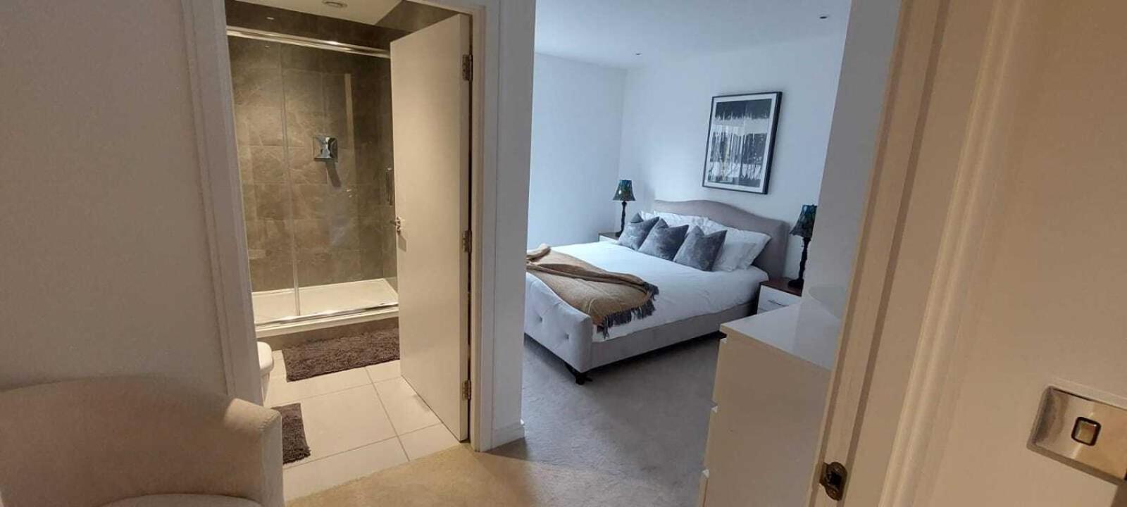 2 Bed Property Close To Heathrow Airport Хаунслоу Екстериор снимка