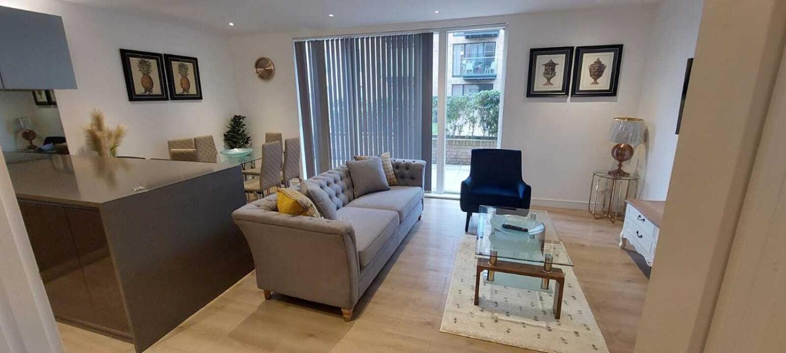 2 Bed Property Close To Heathrow Airport Хаунслоу Екстериор снимка