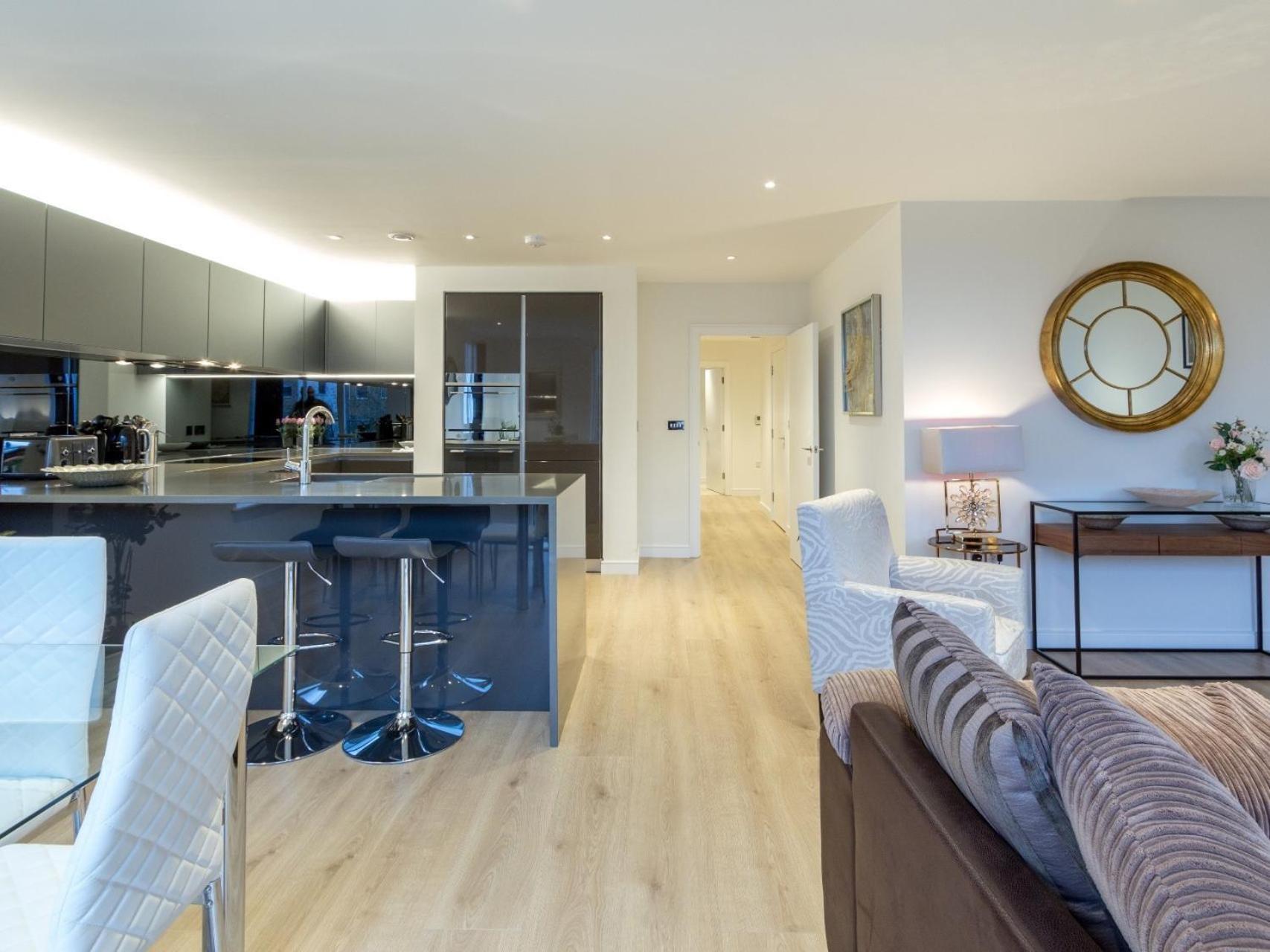 2 Bed Property Close To Heathrow Airport Хаунслоу Екстериор снимка